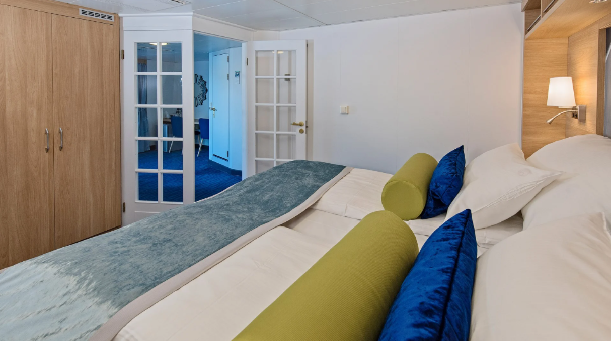 Hurtigruten - MS Polarlys - Expedition Suite M4 _2_.png